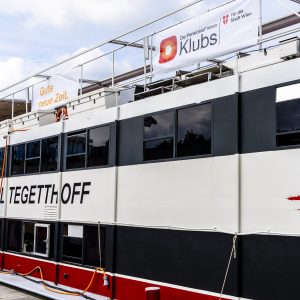 MS Admiral Tegethoff liegt im Hafen