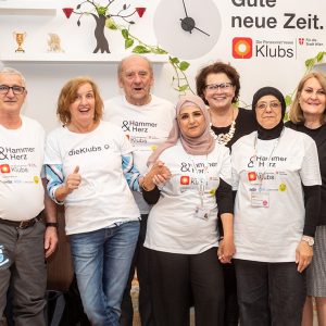 Gruppenfoto mit beteiligten des Projektes Hammer und Herz.