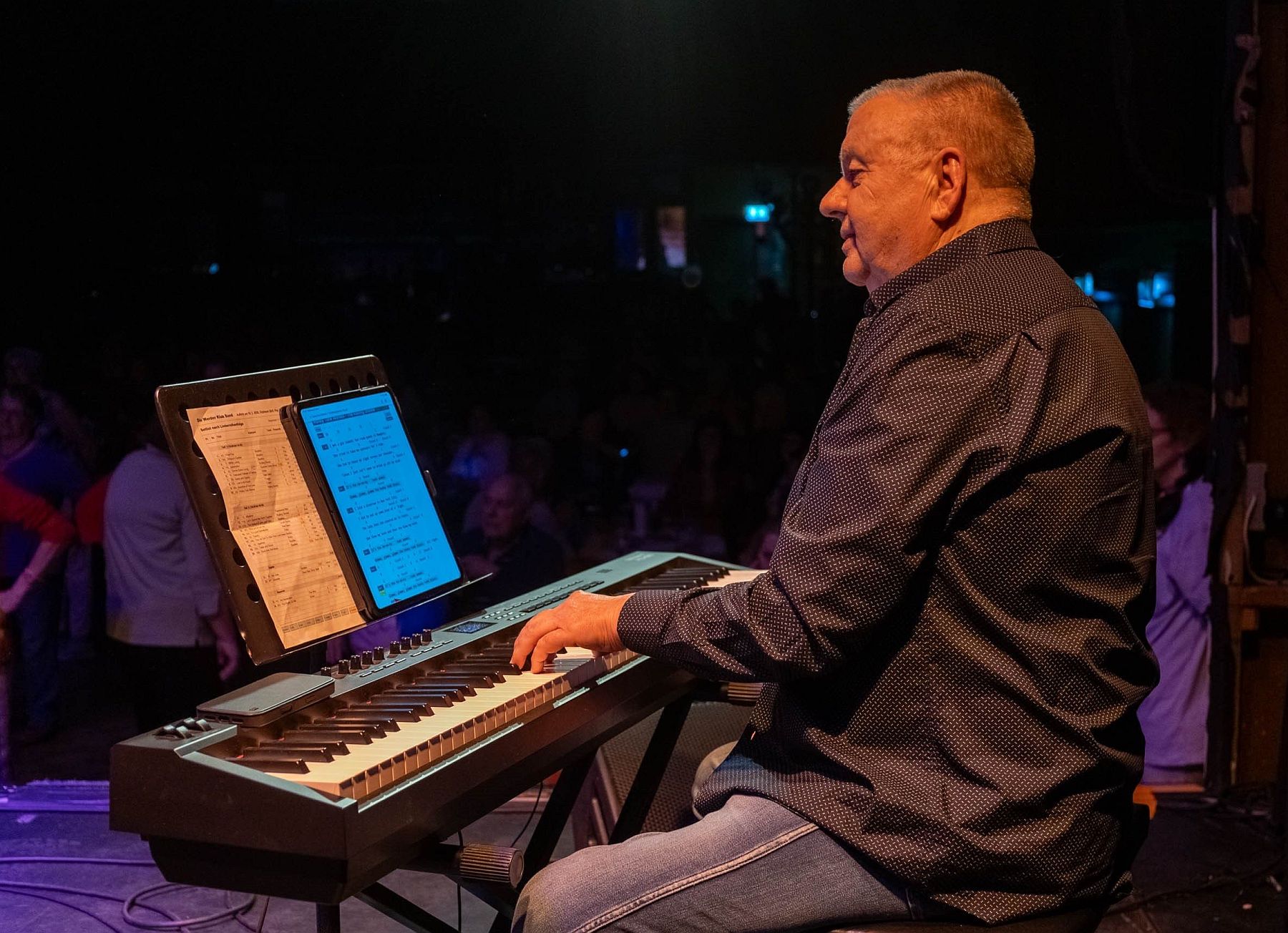 werder_kurt rothammer keyboard Kurt Rothammer von der Werder Klub Band spielt Keyboard.