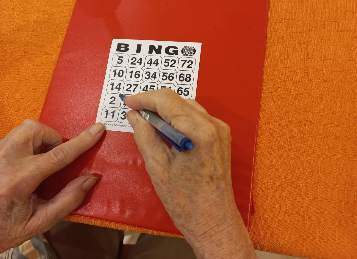 Frauenhände mit Bingolos