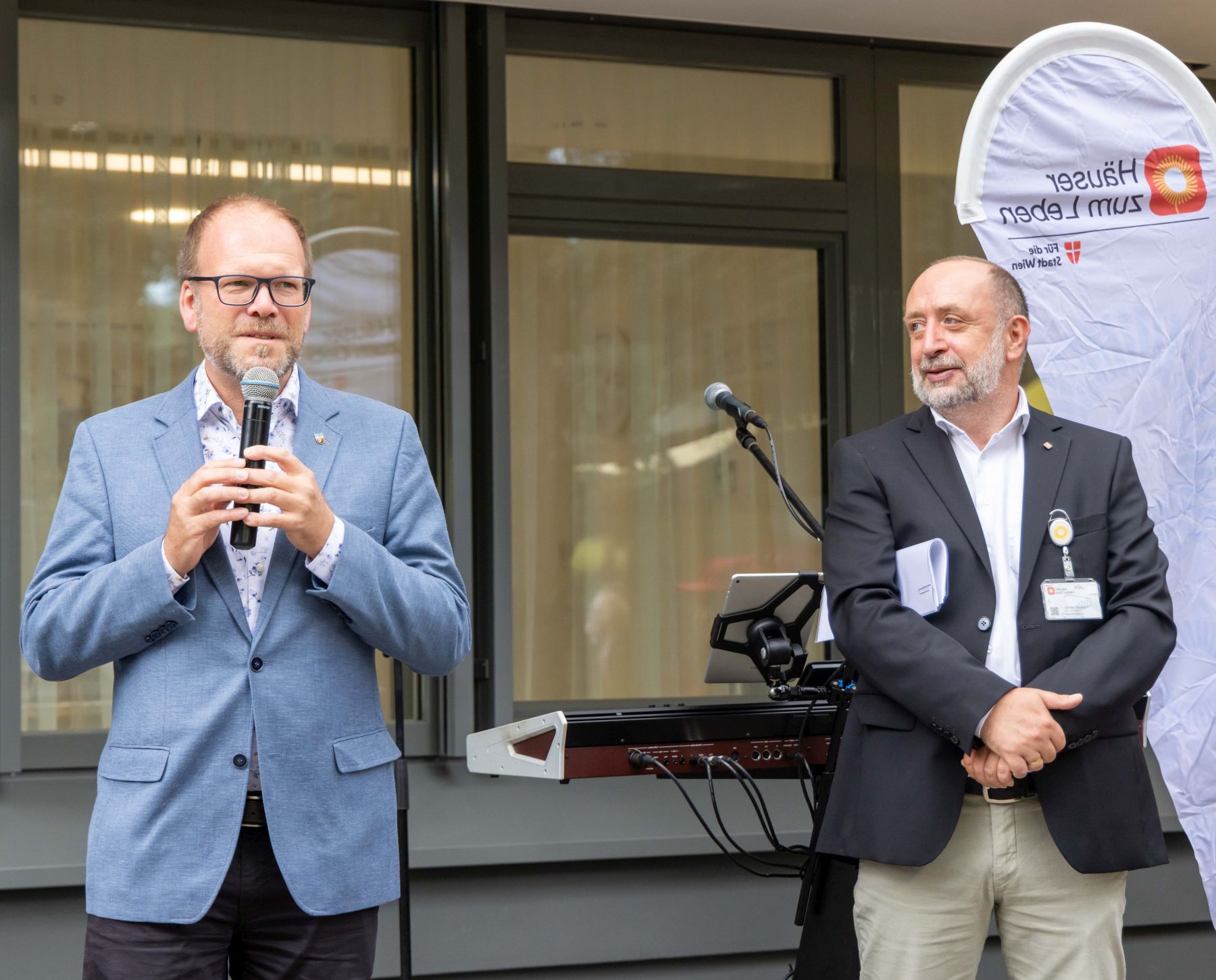 Dietmar Baurecht, Bezirksvorsteher Wien-15 und Arno Meier, Direktor Haus Schmelz